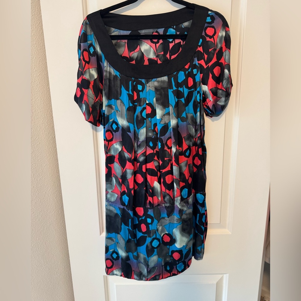 Amani Exchange mini dress, above knee in size 6
94% in silk